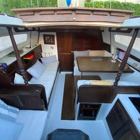 Botel Alojate En Un Velero En O Regala La Experiencia A Alguien Especial *