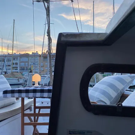 Ботель Alojate En Un Velero En O Regala La Experiencia A Alguien Especial Эмпуриабрава